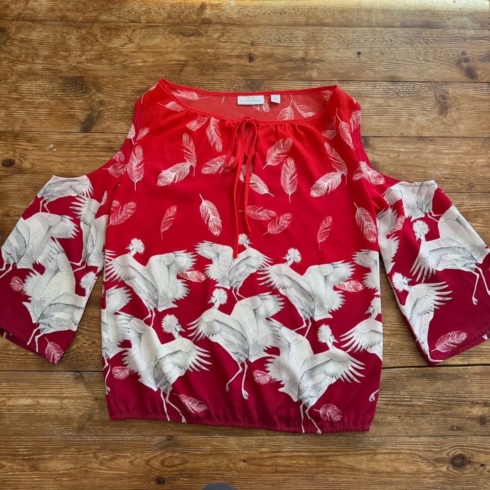 New‎ York & Company Hombre Red Crane Print Cold Shoulder Blouse Women’s XS EUC